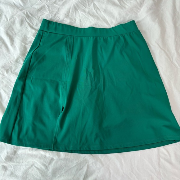 h&m move Dresses & Skirts - H&M Move Green Skort Women’s M